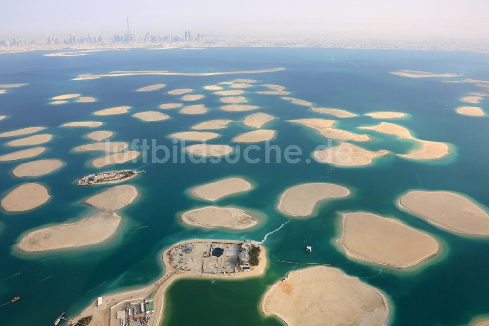 Dubai von oben - Küstenbereich der The World Welt - Insel im Ortsteil The World Islands in Dubai in Vereinigte Arabische Emirate