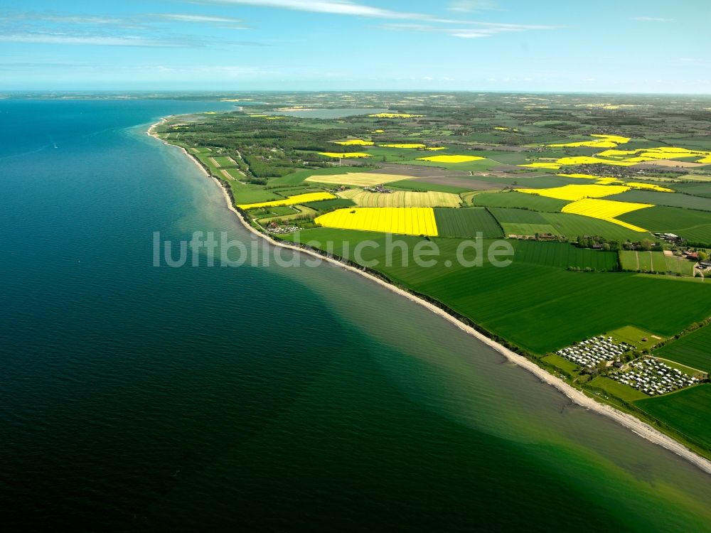 Luftaufnahme Dahme - Küstenlandschaft und Strand in Dahme im Bundesland Schleswig-Holstein