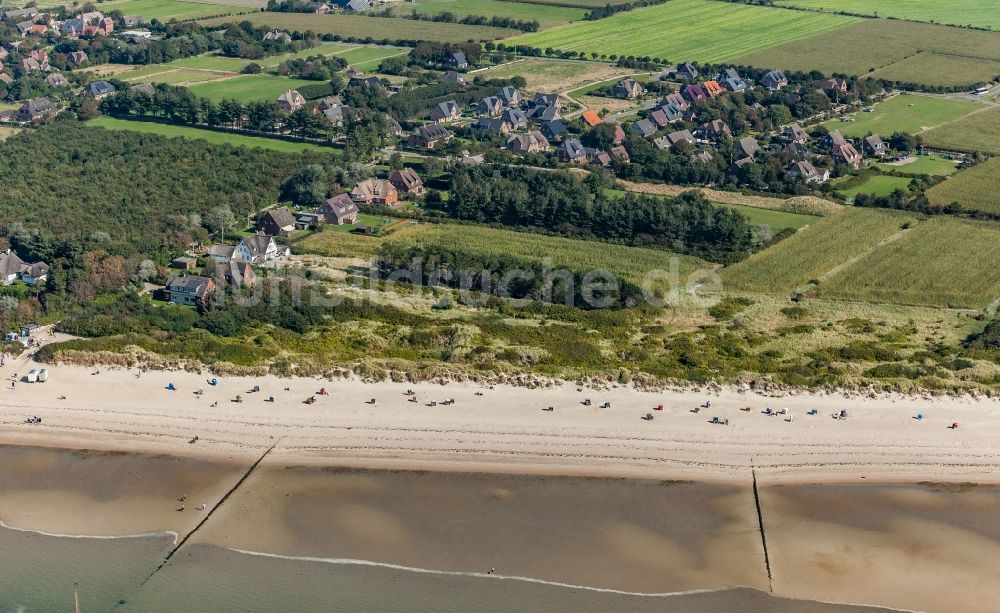 Luftaufnahme Utersum - Küsten- Landschaft am Sandstrand der Nordsee in Utersum im Bundesland Schleswig-Holstein, Deutschland