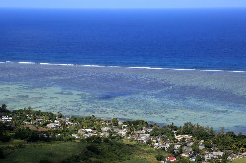Luftaufnahme Baie du Cap - Kuestenstreifen in Baie du Cap an der Südkueste von Mauritius