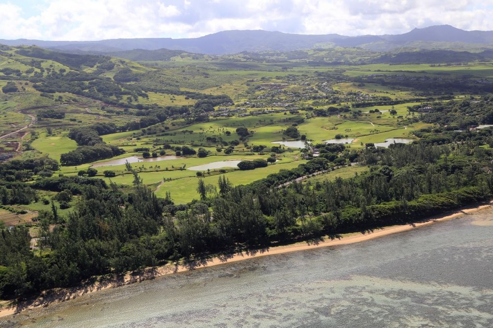 Luftaufnahme Bel Ombre - Kuestenstreifen und Golf Resort bei Bel Ombre an der Südkueste von Mauritius