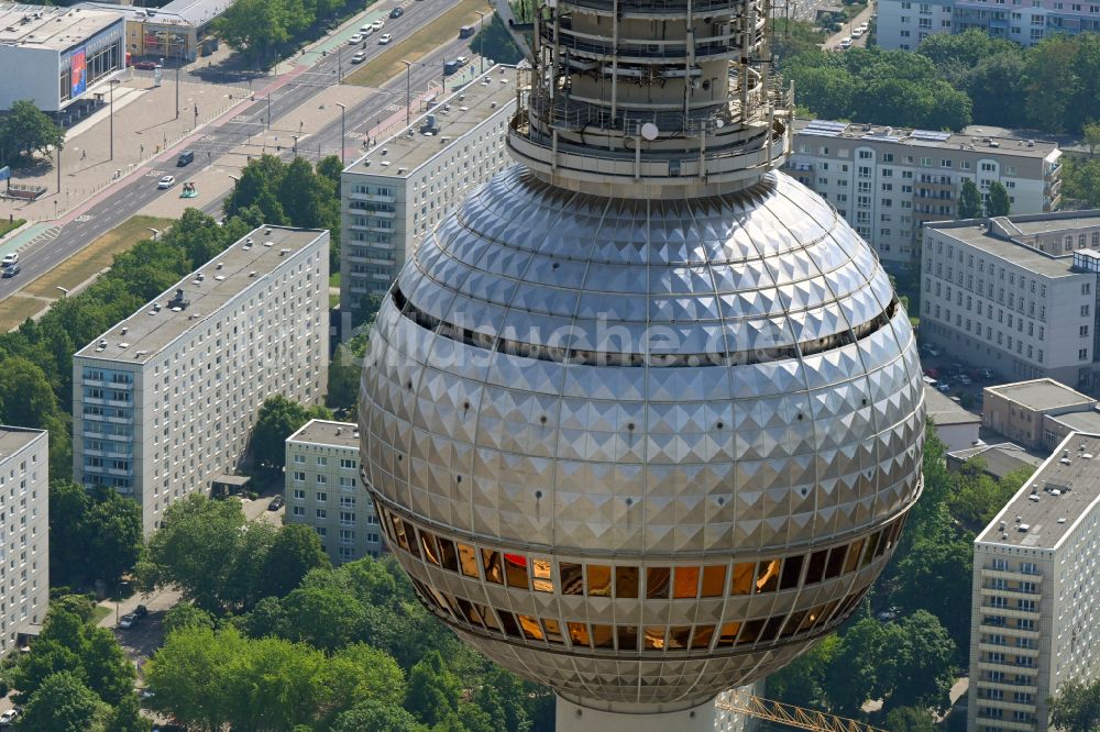 Berlin aus der Vogelperspektive: Kugel des Fernsehturm in Berlin, Deutschland