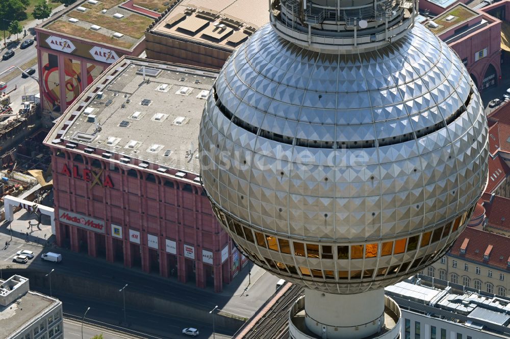 Luftaufnahme Berlin - Kugel des Fernsehturm in Berlin, Deutschland