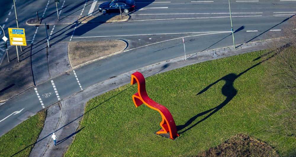 Bottrop aus der Vogelperspektive: Kunst- Installation einer Freilichtskulptur Das Rote Pferd in Bottrop im Bundesland Nordrhein-Westfalen, Deutschland