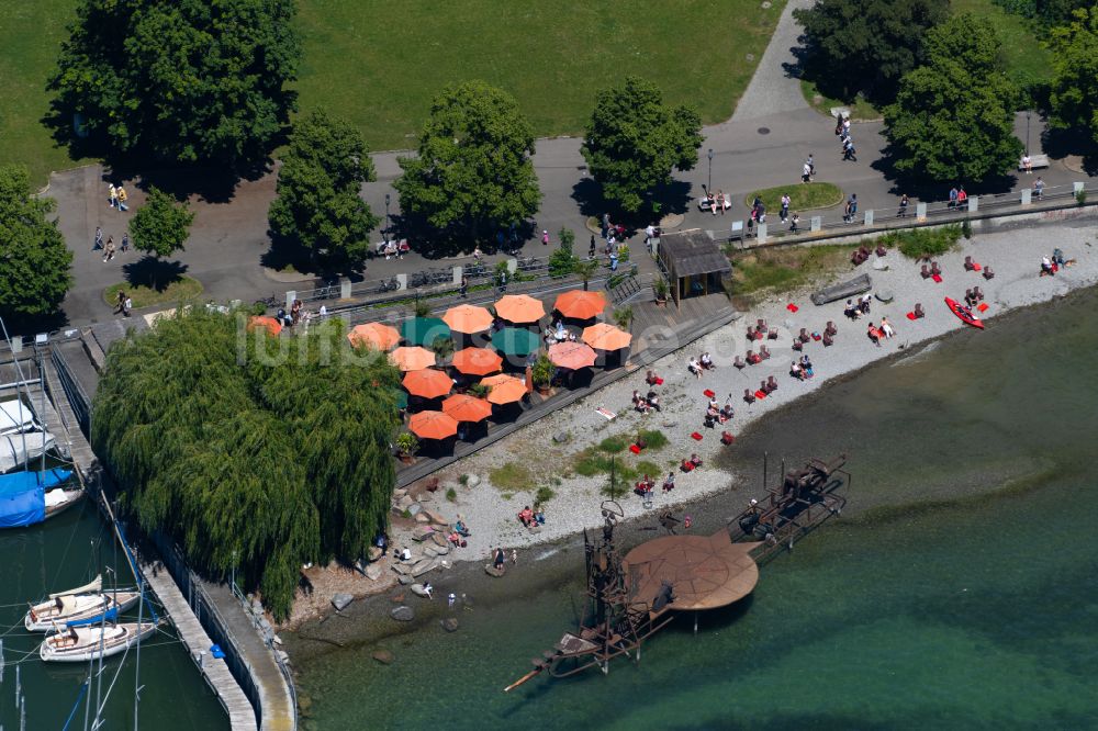 Friedrichshafen aus der Vogelperspektive: Kunst- Installation Klangschiff Im Augenblick am Strand des Beachclub in Friedrichshafen im Bundesland Baden-Württemberg, Deutschland