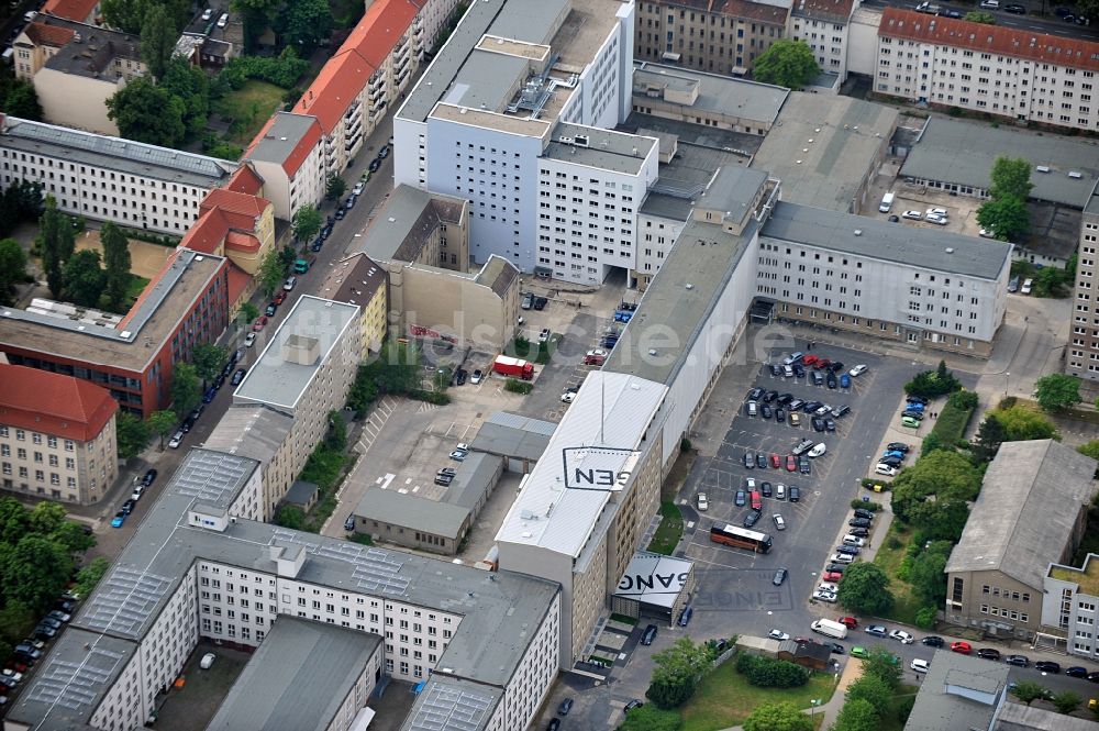 Luftaufnahme Berlin - Kunstprojekt Eingegangen am... am Stasimuseum in Berlin Lichtenberg