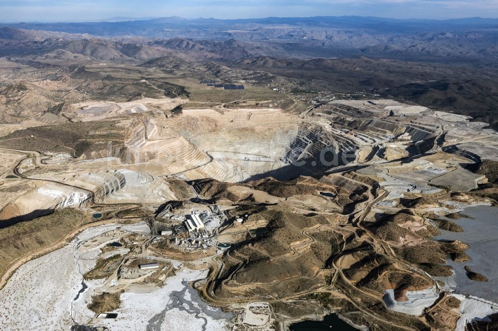 Prescott von oben - Kupfer Minen- Tagebau in Prescott in Arizona, USA