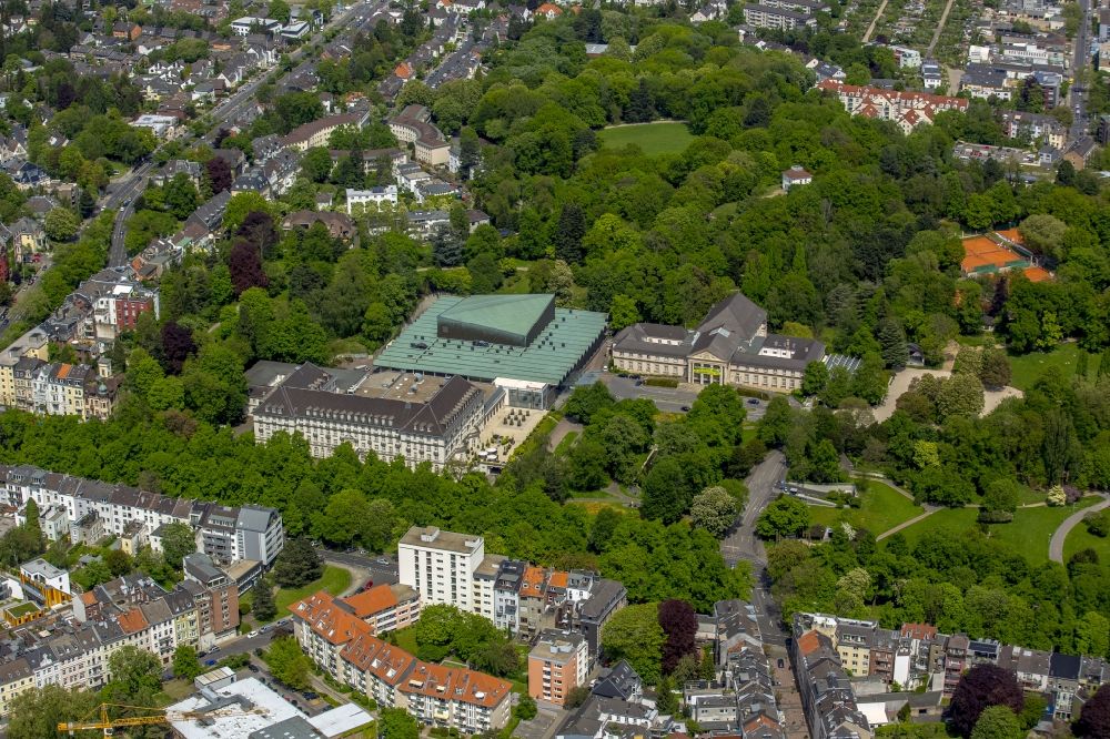 Luftaufnahme Aachen - Kurgarten und historische Gebäude im Nordosten der Innenstadt von Aachen im Bundesland Nordrhein-Westfalen