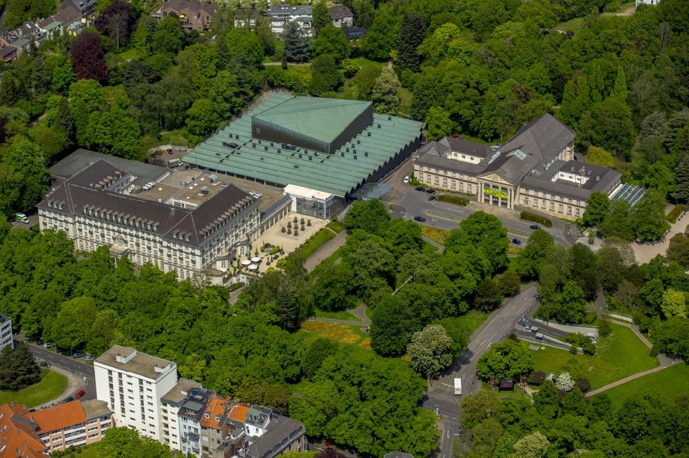 Aachen aus der Vogelperspektive: Kurgarten und historische Gebäude im Nordosten der Innenstadt von Aachen im Bundesland Nordrhein-Westfalen