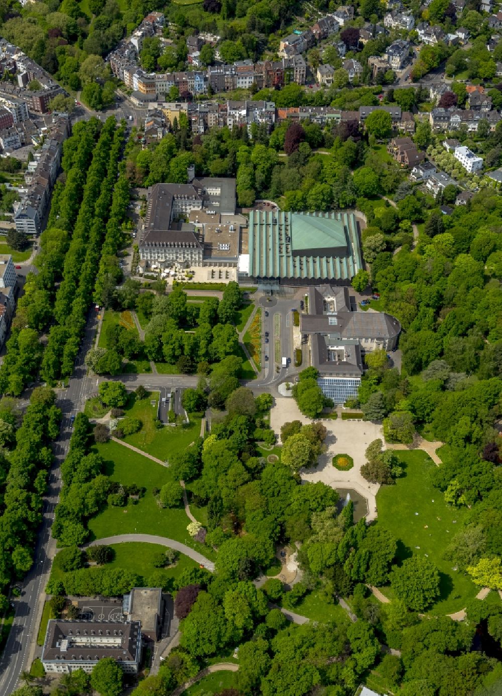 Luftbild Aachen - Kurgarten und historische Gebäude im Nordosten der Innenstadt von Aachen im Bundesland Nordrhein-Westfalen