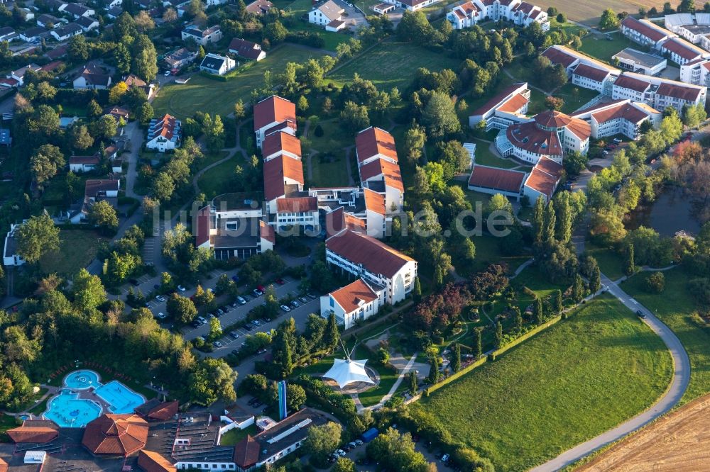 Luftbild Bad Saulgau - Kurhaus- Gebäude und Kurpark mit Sonnenhof-Therme Bad Saulgau und Klinik am schönen Moos in Bad Saulgau im Bundesland Baden-Württemberg, Deutschland