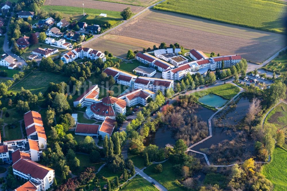 Luftaufnahme Bad Saulgau - Kurhauszentrum und Natur Themen Park mit Klinik am schönen Moos in Bad Saulgau im Bundesland Baden-Württemberg, Deutschland