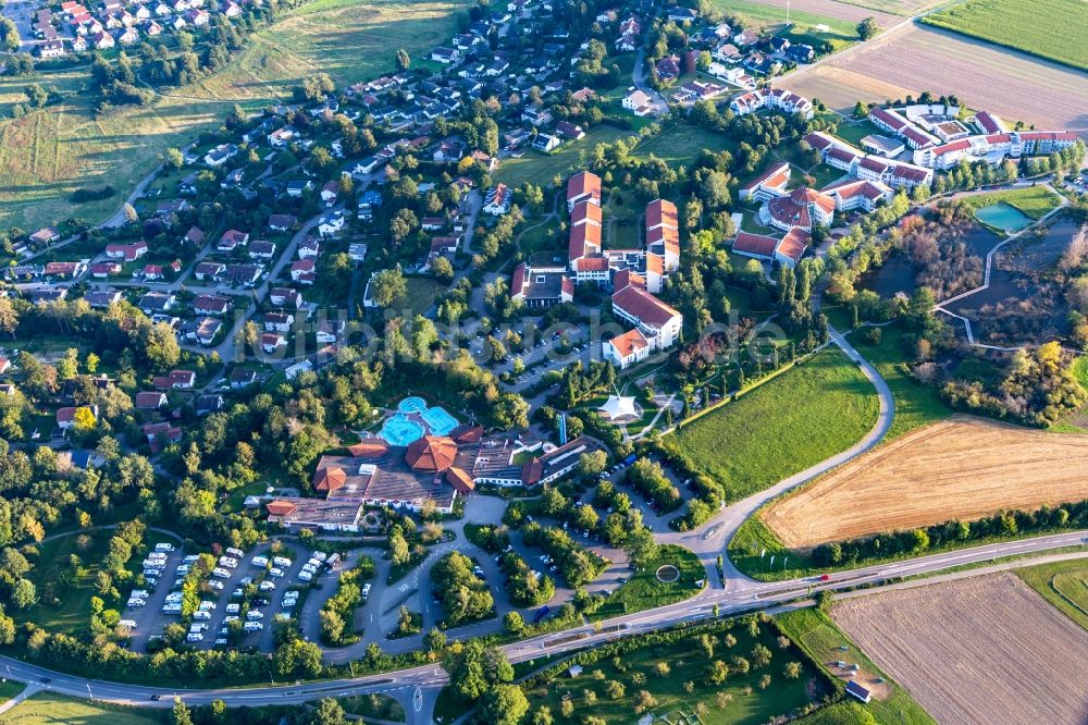 Bad Saulgau von oben - Kurzentrum und Kurpark mit Sonnenhof-Therme Bad Saulgau und Klinik am schönen Moos in Bad Saulgau im Bundesland Baden-Württemberg, Deutschland