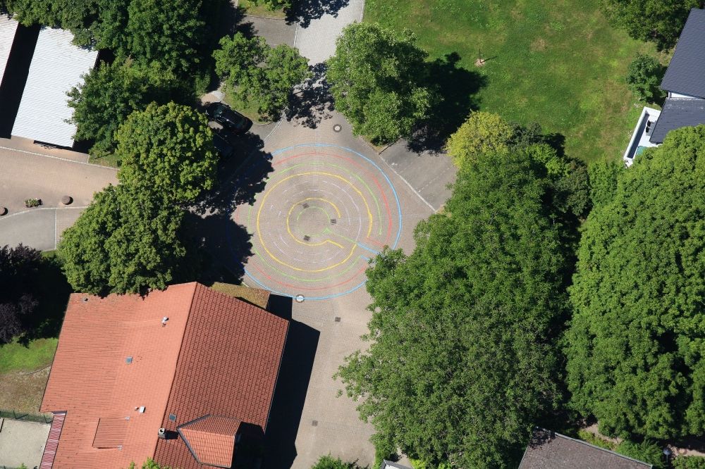 Luftbild Maulburg - Labyrinth im Bereich der Schulen in Maulburg im Bundesland Baden-Württemberg
