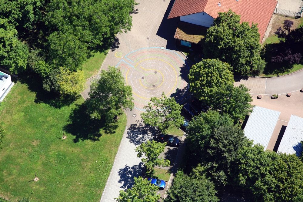 Luftaufnahme Maulburg - Labyrinth im Bereich der Schulen in Maulburg im Bundesland Baden-Württemberg