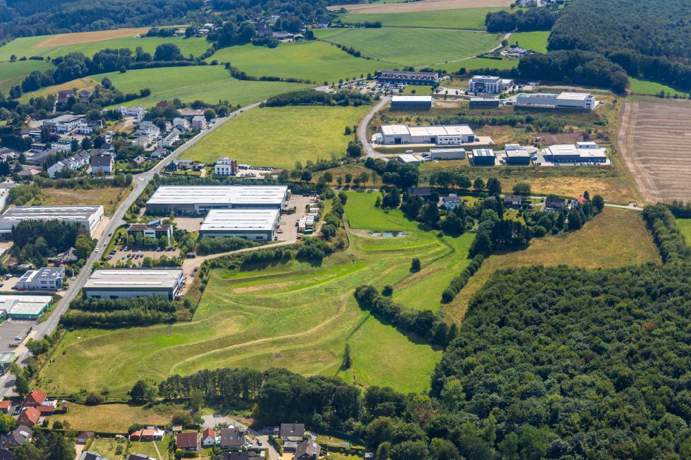 Ennepetal von oben - Ländliches Industrie- und Gewerbegebiet in Ennepetal im Bundesland Nordrhein-Westfalen, Deutschland