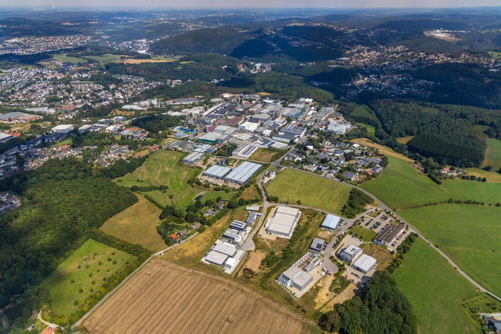 Ennepetal aus der Vogelperspektive: Ländliches Industrie- und Gewerbegebiet in Ennepetal im Bundesland Nordrhein-Westfalen, Deutschland