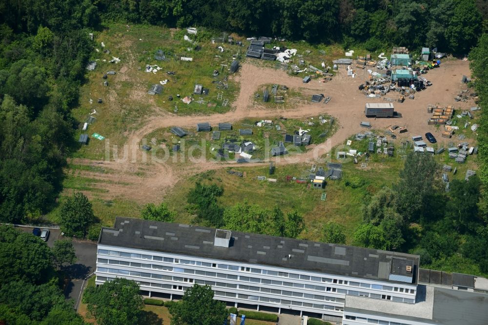Bonn von oben - Lagerfläche für Gerüste und Absperrungen im Gewerbegebiet im Ortsteil Hochkreuz in Bonn im Bundesland Nordrhein-Westfalen, Deutschland