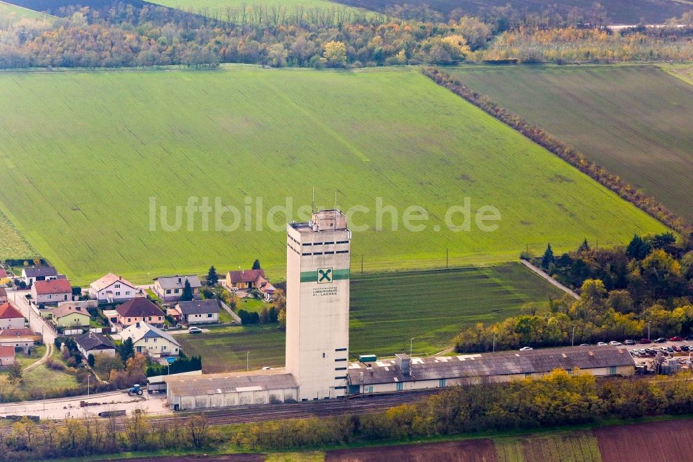 Lassee aus der Vogelperspektive: Lagerhallen Selfstorage- Gebäude - Neubau in Lassee in Niederösterreich, Österreich