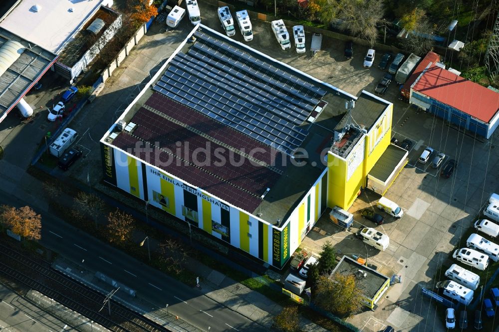 Luftaufnahme Berlin - Lagerhallen Selfstorage- Gebäude - Neubau im Ortsteil Hohenschönhausen in Berlin, Deutschland