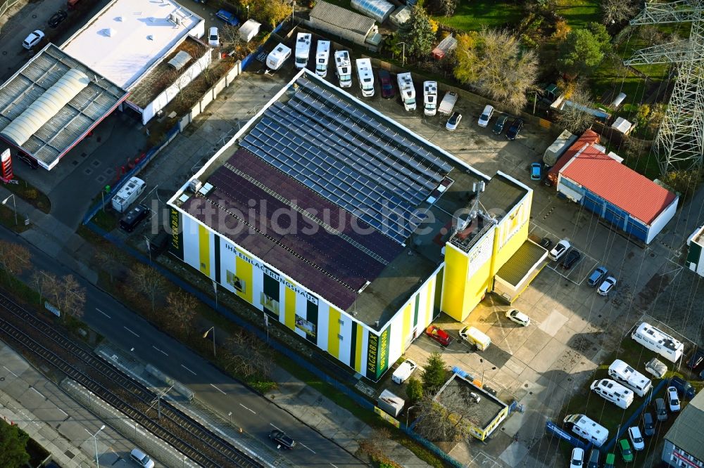 Luftaufnahme Berlin - Lagerhallen Selfstorage- Gebäude - Neubau im Ortsteil Hohenschönhausen in Berlin, Deutschland
