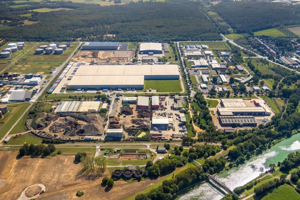 Hünxe von oben - Lagerhallen und Speditionsgebäude LGI Logistics Group International GmbH in Hünxe im Bundesland Nordrhein-Westfalen, Deutschland