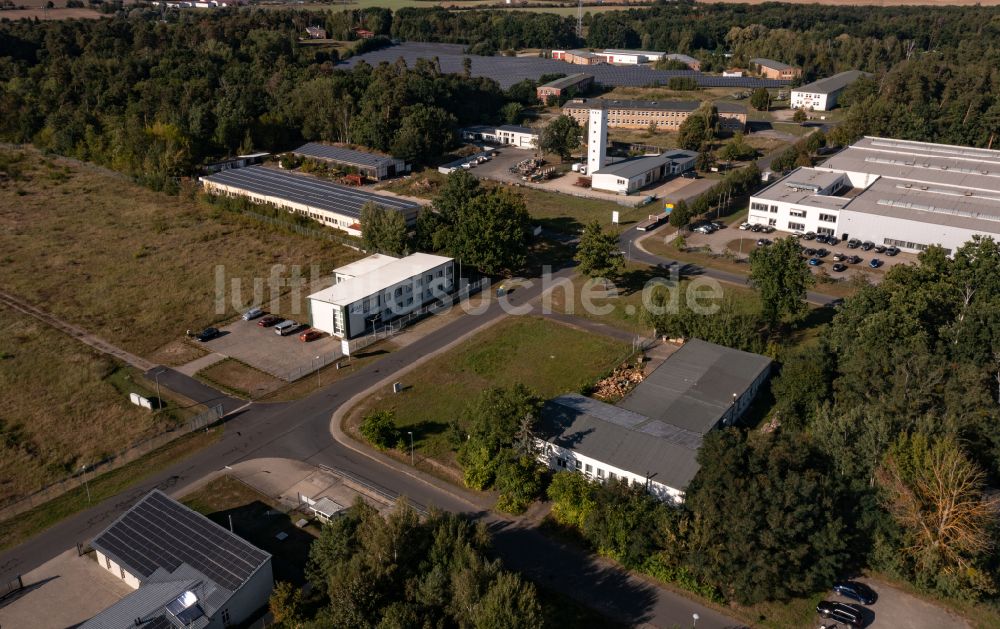 Pinnow von oben - Lagerhauskomplex- Gebäude im Gewerbegebiet Industrie- und Gewerbegebiet Pinnow in Pinnow im Bundesland Brandenburg, Deutschland