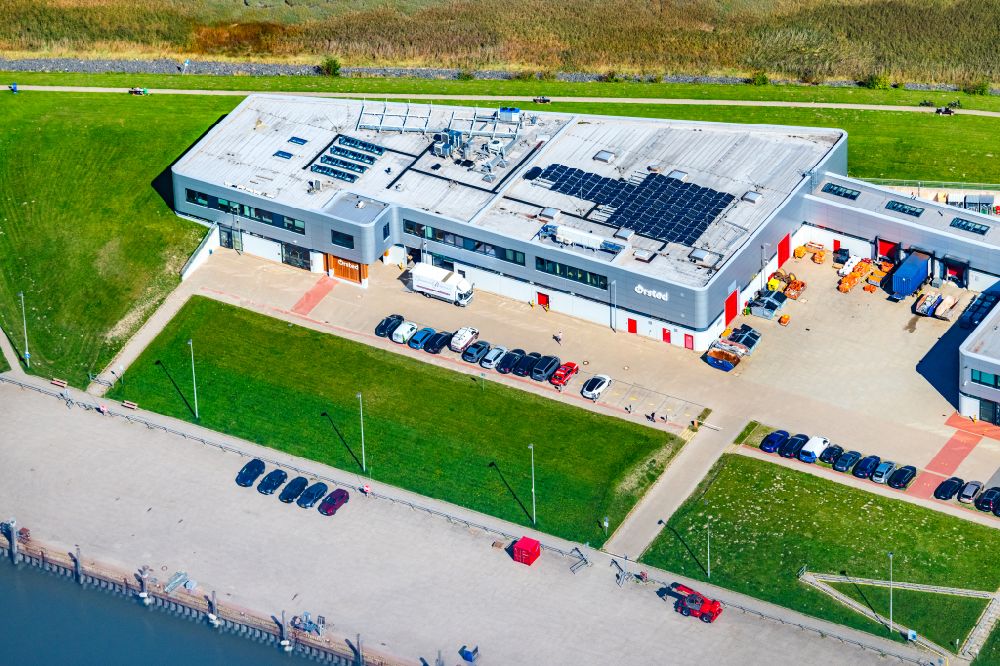 Norden aus der Vogelperspektive: Lagerhauskomplex- Gebäude im Gewerbegebiet Orsted Germany GmbH in Norden im Bundesland Niedersachsen, Deutschland