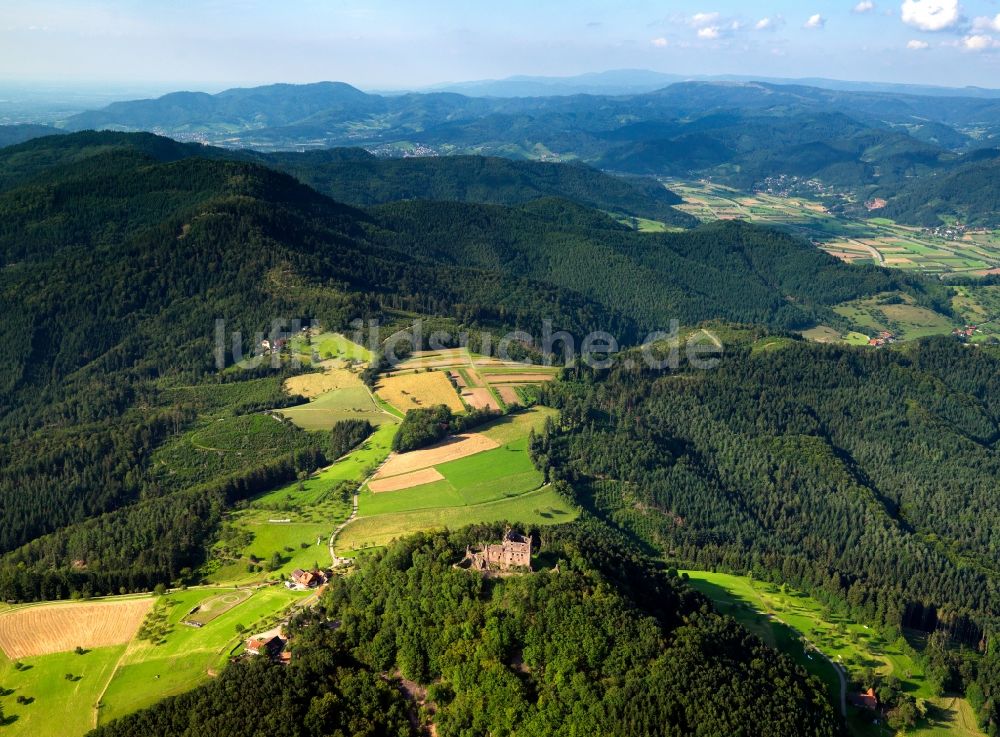 Biberach an der Riß aus der Vogelperspektive: Landschaft von Feldern der Landwirtschaft bei Biberach an der Riß im Bundesland Baden-Württemberg