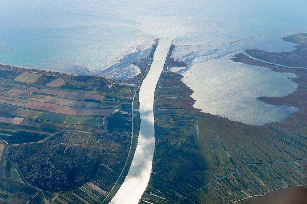 Luftbild Rogotin - Landschaft der Flußmündung des Neredva bei Ploce in Kroatien