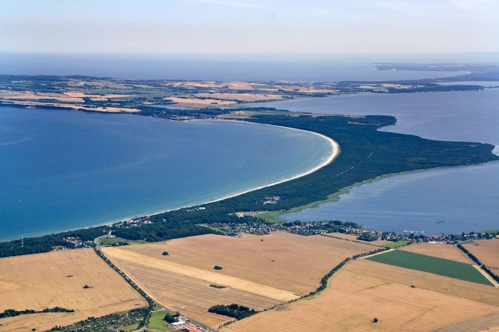 Luftbild Glowe - Landschaft der Halbinsel Jasmund auf Rügen und Tromper Wiek im Bundesland Mecklenburg-Vorpommern
