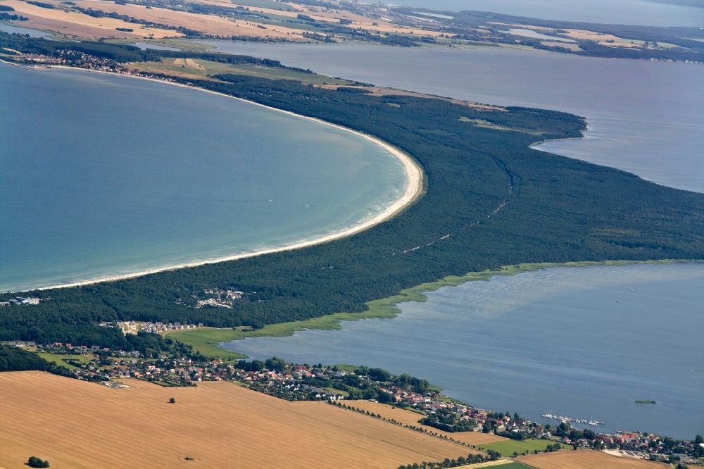 Luftaufnahme Glowe - Landschaft der Halbinsel Jasmund auf Rügen und Tromper Wiek im Bundesland Mecklenburg-Vorpommern