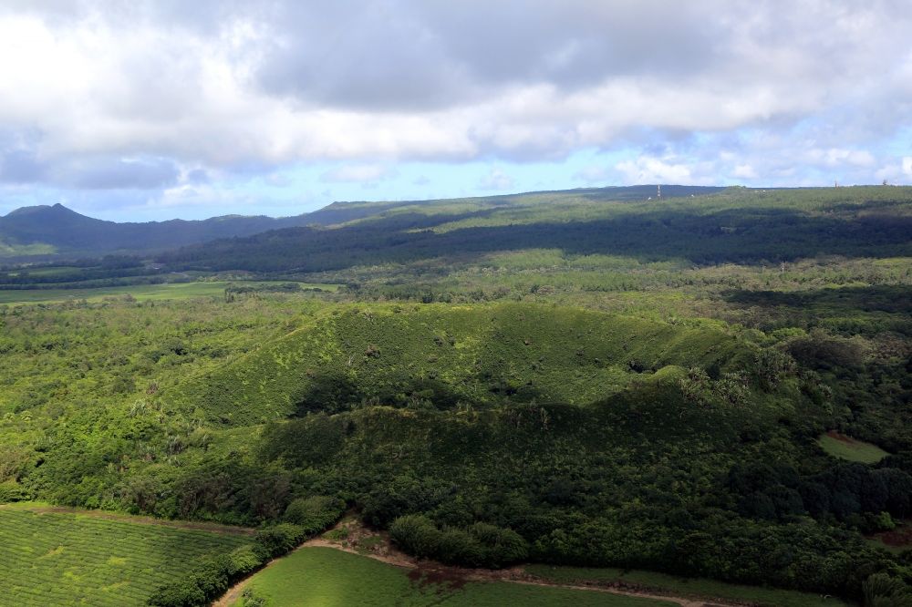 Luftaufnahme Grand Bois - Landschaft mit Krater Kanaka im Bezirk Savanne, Mauritius