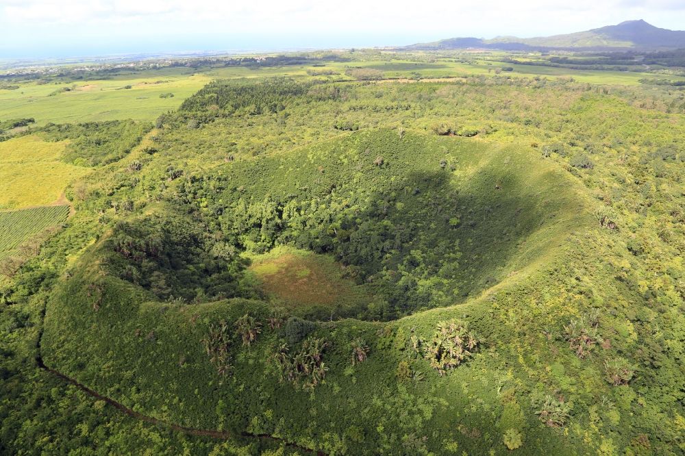 Grand Bois von oben - Landschaft mit Krater Kanaka im Bezirk Savanne, Mauritius