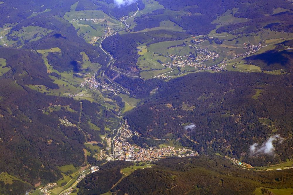 Todtnau aus der Vogelperspektive: Landschaft im Südschwarzwald und Ortsansicht von Todtnau im Bundesland Baden-Württemberg, Deutschland