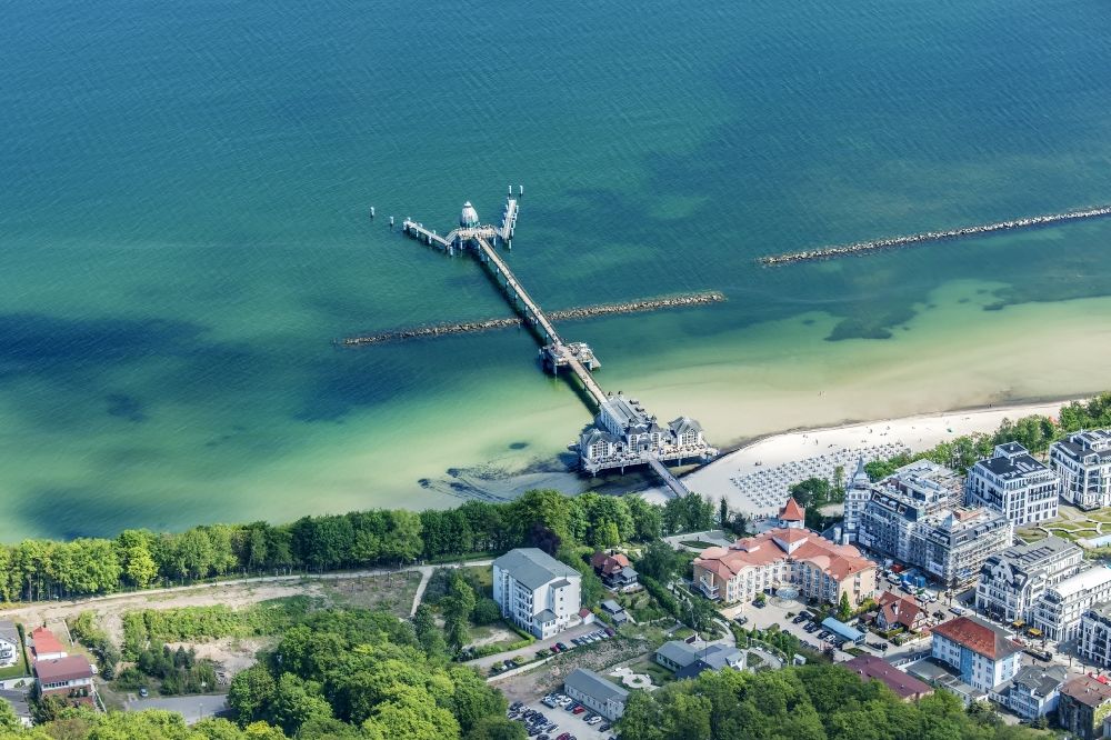 Luftaufnahme Sellin - Landschaft an der Seebrücke der Ostsee in Sellin im Bundesland Mecklenburg-Vorpommern