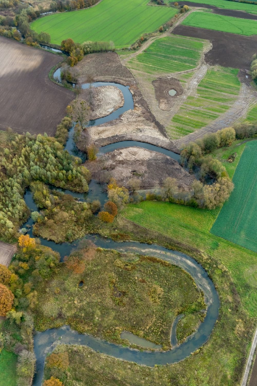 Süddinker aus der Vogelperspektive: Landschaft am Ufer- Verlauf des Flusses Ahse bei Süddinker in Nordrhein-Westfalen