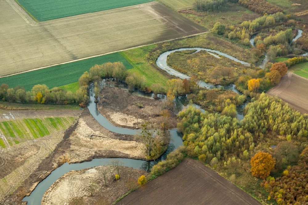 Luftaufnahme Süddinker - Landschaft am Ufer- Verlauf des Flusses Ahse bei Süddinker in Nordrhein-Westfalen