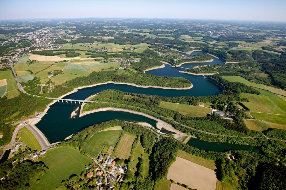 Luftbild Radevormwald - Landschaft am Uferbereich der Wupper an der Beverttalsperre in Radevormwald im Bundesland Nordrhein-Westfalen