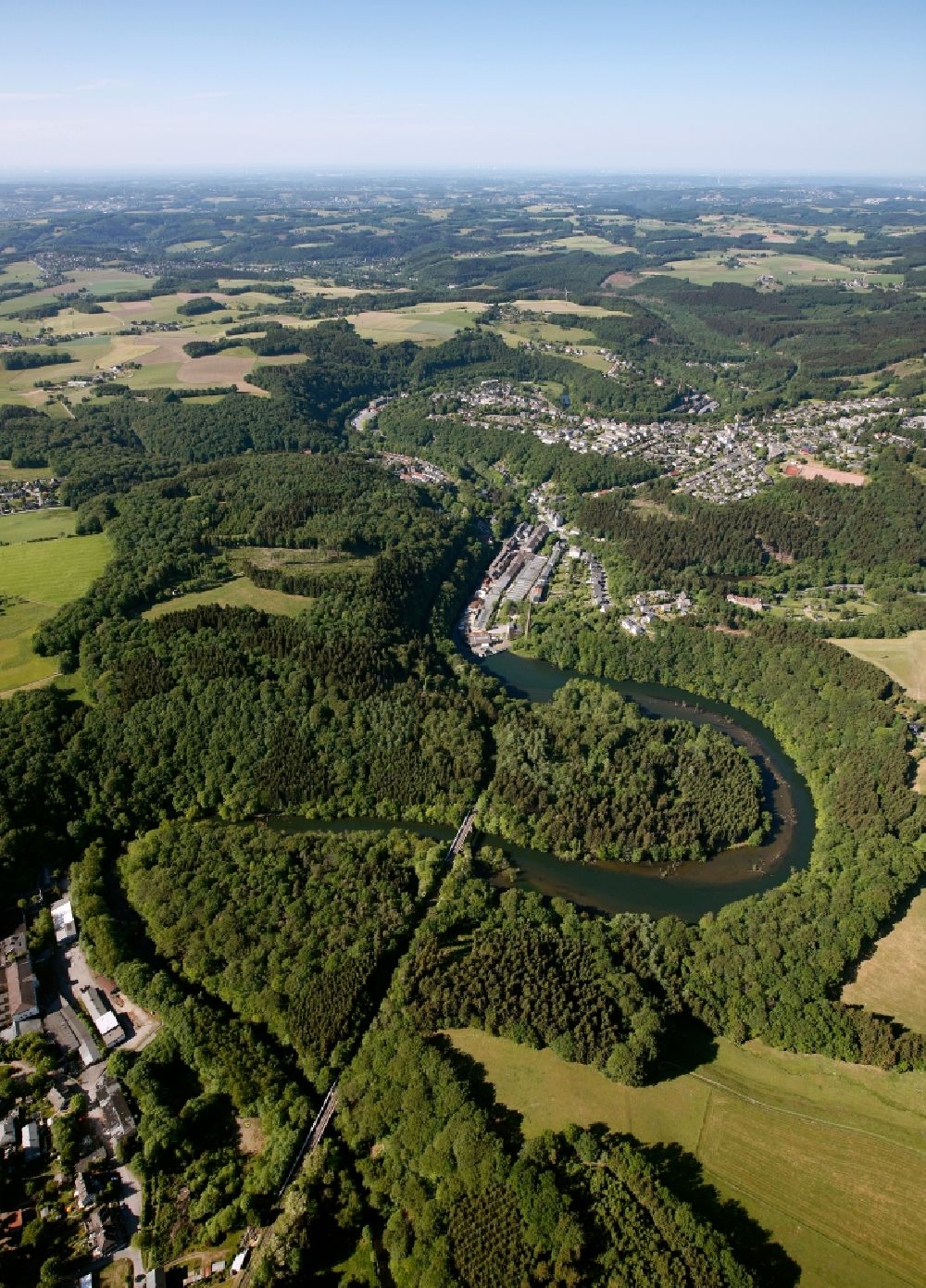 Luftbild Radevormwald - Landschaft am Uferbereich der Wupper an der Beverttalsperre in Radevormwald im Bundesland Nordrhein-Westfalen