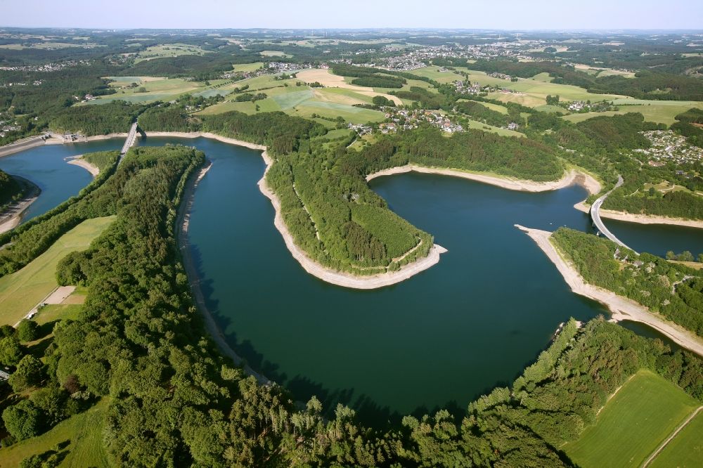 Luftaufnahme Radevormwald - Landschaft am Uferbereich der Wupper an der Beverttalsperre in Radevormwald im Bundesland Nordrhein-Westfalen