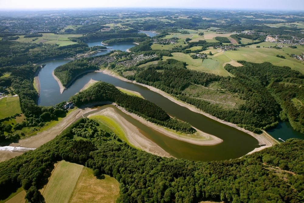 Radevormwald aus der Vogelperspektive: Landschaft am Uferbereich der Wupper an der Beverttalsperre in Radevormwald im Bundesland Nordrhein-Westfalen