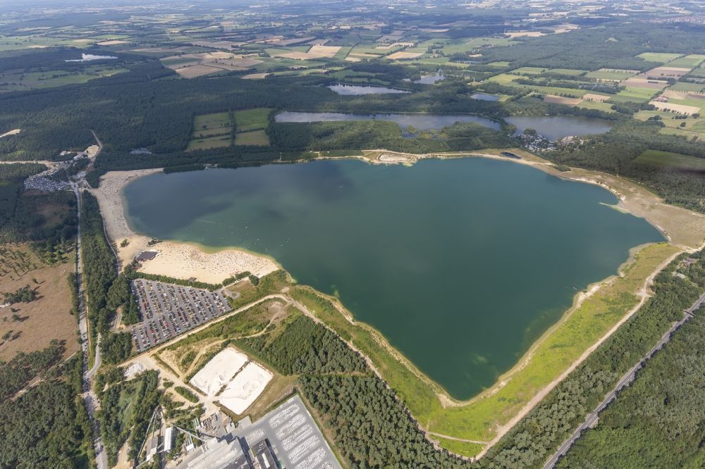 Luftaufnahme Haltern am See - Landschaft des mit Wald umgebenen Silbersee in Haltern am See im Bundesland Nordrhein-Westfalen