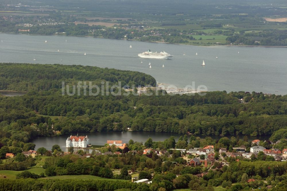 Luftaufnahme Glücksburg - Landschaft mit Wasserschloss und Wäldern in Glücksburg im Bundesland Schleswig-Holstein