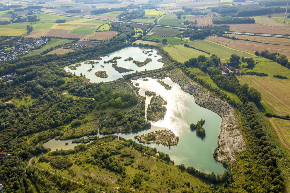 Luftaufnahme Beckum - Landschaftsschutzgebiet Dyckerhoffsee - Blaue Lagune in Beckum im Bundesland Nordrhein-Westfalen, Deutschland