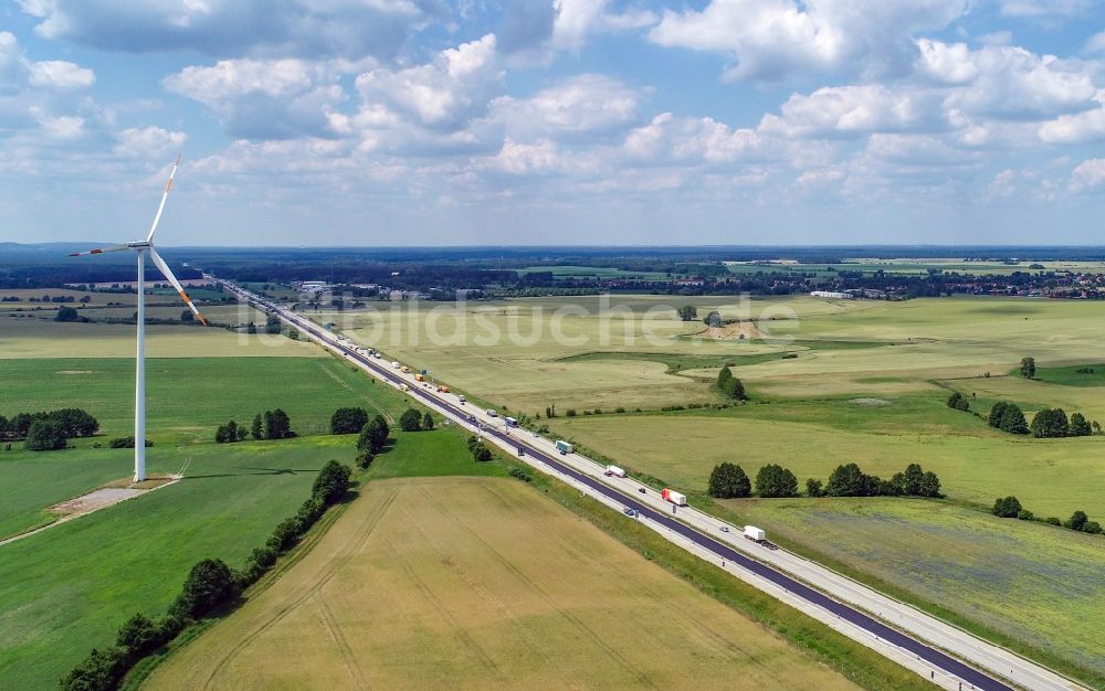 Biegen aus der Vogelperspektive: Landwirtschaft am Streckenverlauf der BAB A12 in Biegen im Bundesland Brandenburg, Deutschland