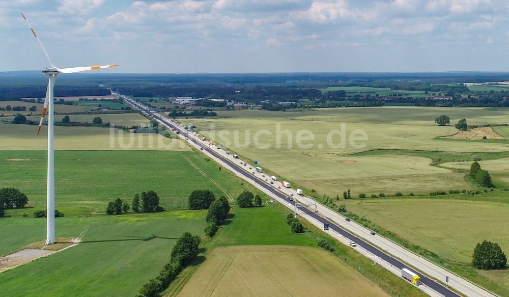 Luftbild Biegen - Landwirtschaft am Streckenverlauf der BAB A12 in Biegen im Bundesland Brandenburg, Deutschland