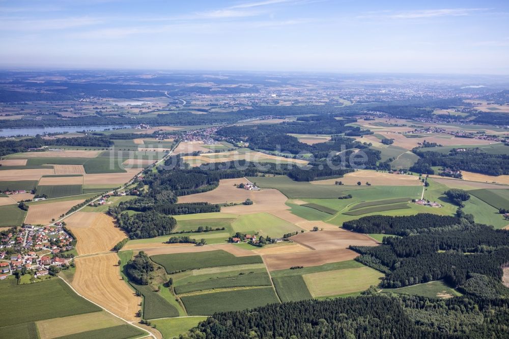 Viecht aus der Vogelperspektive: Landwirtschaftliche Felder vei Viecht im Bundesland Bayern, Deutschland