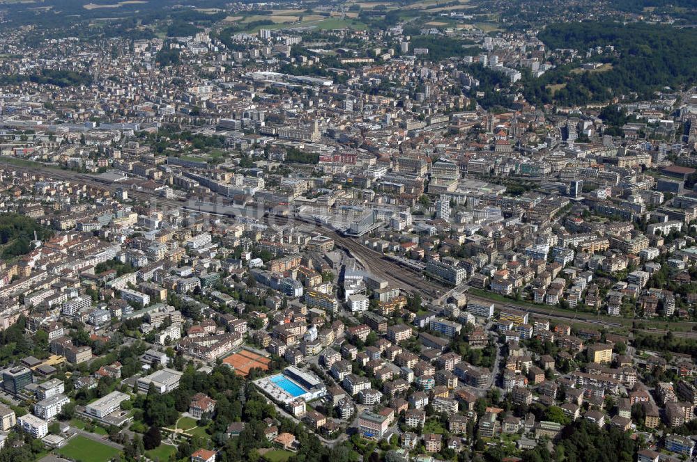 Lausanne aus der Vogelperspektive: Lausanne Stadtansicht mit Bahnhof