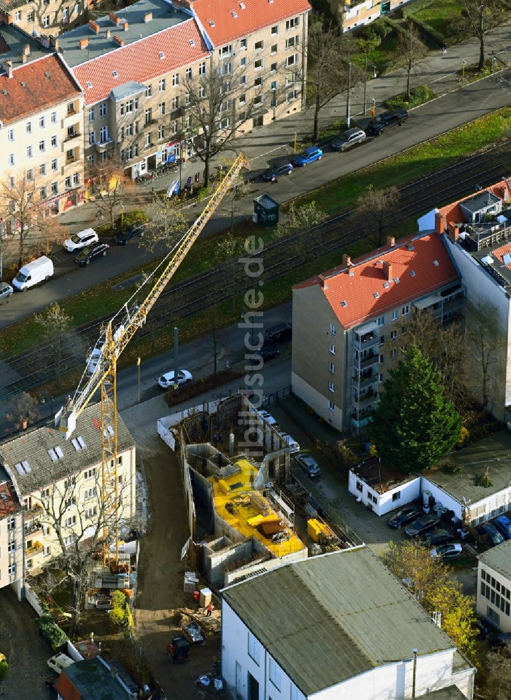 Luftbild Berlin - Lückenbebauung entlang der Mehrfamilienhaus- Wohnhaus- Siedlung Berliner Straße im Ortsteil Pankow in Berlin, Deutschland